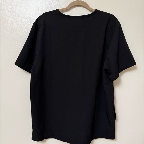 FIGS Men's Black V-Neck scrub top with side pockets - Picture 3 of 8